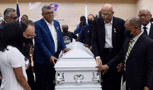 Reconocen legado del doctor Bol&iacute;var Vargas al llegar a su &uacute;ltima morada