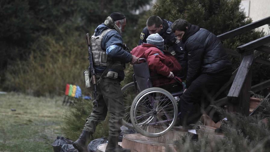 Rusia se retira del norte de Ucrania tras semanas de devastadores bombardeos