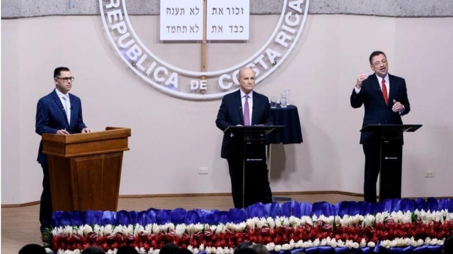 Costa Rica se prepara para elegir presidente entre exmandatario y economista