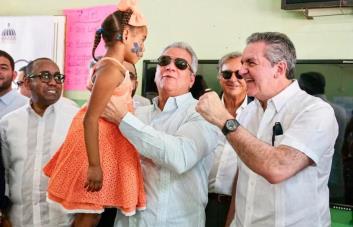 Macarrulla dice pueblo de Pedernales tiene el compromiso de presionar para que se materialicen sus obras