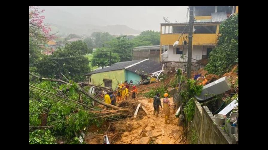 Al menos 9 personas mueren en deslizamientos por lluvias en Río de Janeiro
