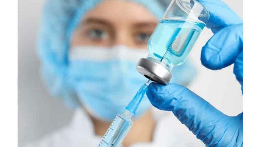 ¿Por qué unas vacunas anticovid vencen primero que otras?