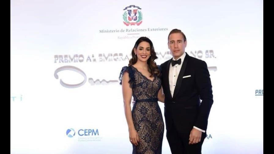 Carlos de la Mota le pide matrimonio a la comunicadora Laura Pérez