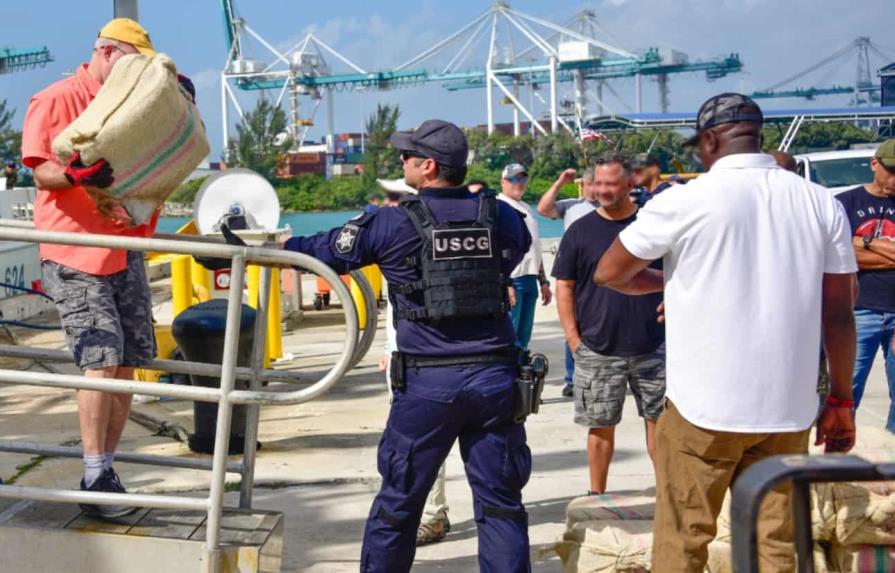 EE.UU. apresa en el mar Caribe a trece dominicanos y colombianos con 8,500 libras de cocaína
