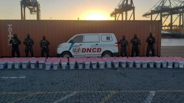 Ocupan más de una tonelada de posible cocaína en Puerto Caucedo