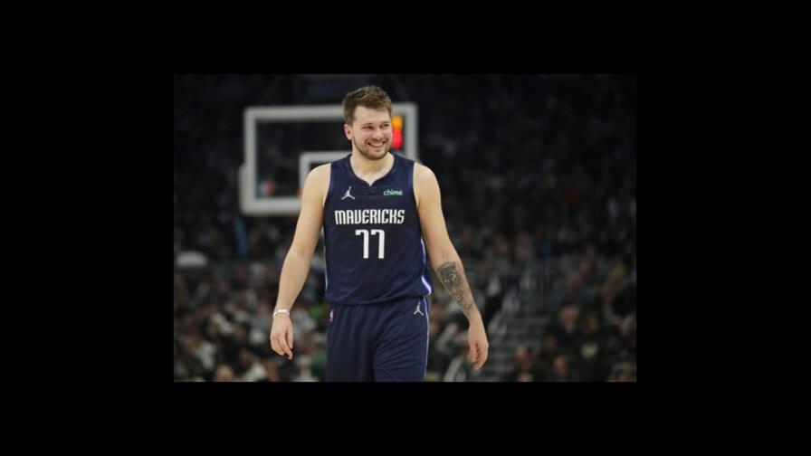 Luka Doncic guía a Mavericks a vencer 118-112 a Bucks Luka Doncic guía a Mavericks a vencer 118-112 a Bucks