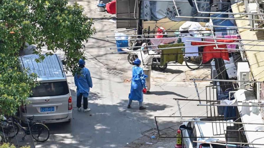 Shanghái endurece confinamiento por brote de Covid