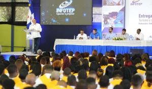 Infotep entrega certificados a 596 nuevos técnicos en las áreas de turismo, hotelería y construcción