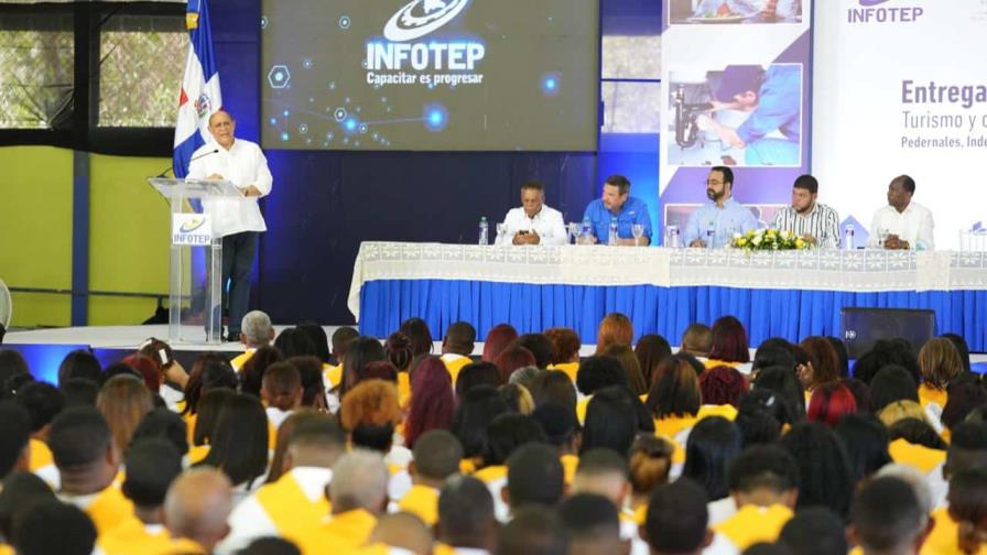 Infotep entrega certificados a 596 nuevos técnicos en las áreas de turismo, hotelería y construcción
