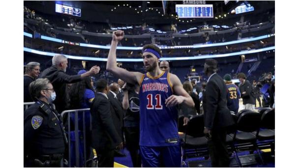 Warriors remontan ante Jazz y están en playoffs