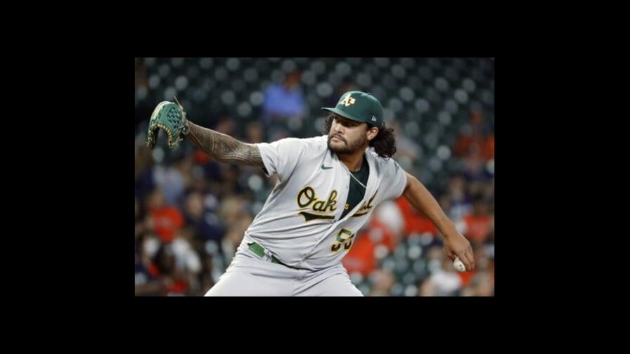 Los Padres adquieren al zurdo Sean Manaea en canje con As