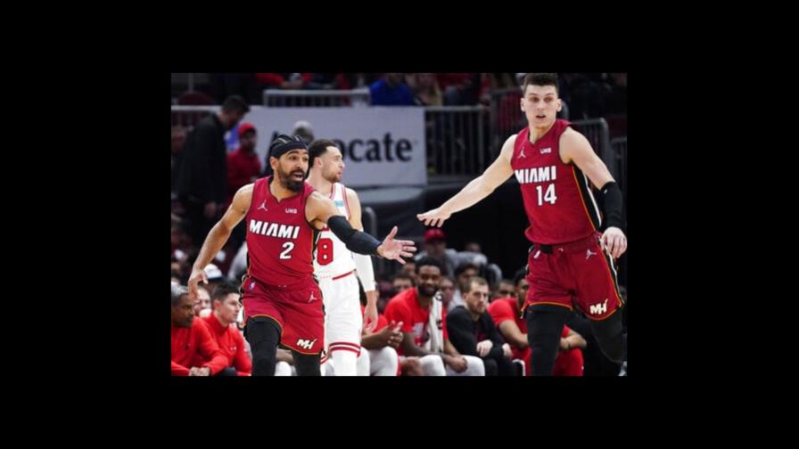 Butler anota 22; Heat vence a Bulls y llega a 50 triunfos