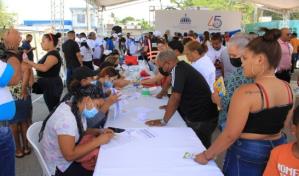 Residentes en Santiago reciben servicios en jornada Un día con la Comunidad