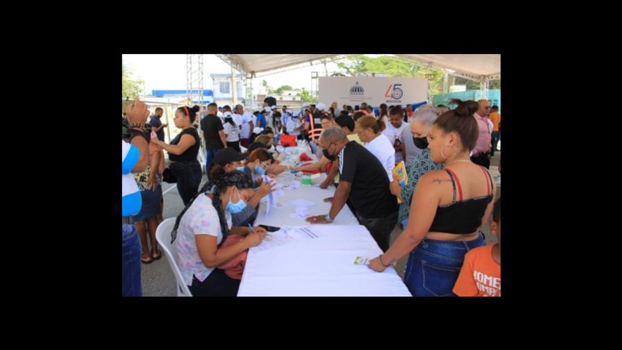 Residentes en Santiago reciben servicios en jornada Un día con la Comunidad