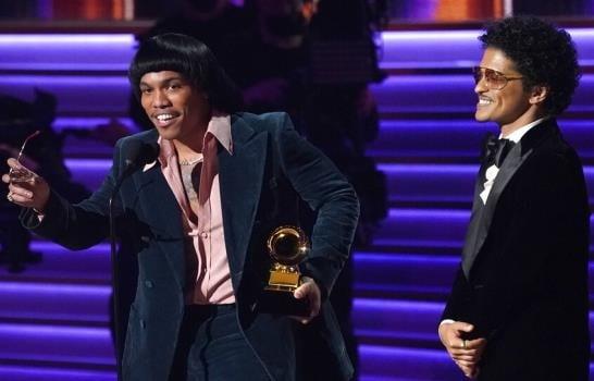 Silk Sonic, grupo de Bruno Mars, gana el Grammy a Grabación del año