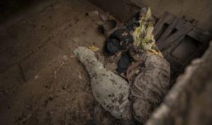 Zelenski acusa de genocidio a Rusia, que denuncia montaje tras cadáveres descubiertos