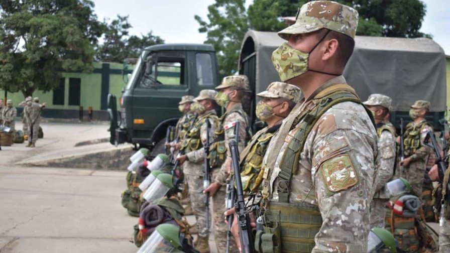 Gobierno peruano despliega 70 patrullas de Fuerzas Armadas en Lima por toque de queda Gobierno peruano despliega 70 patrullas de Fuerzas Armadas en Lima por toque de queda