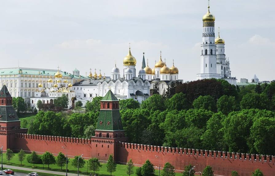 El Kremlin avisa de respuesta ante la miope expulsión de diplomáticos rusos