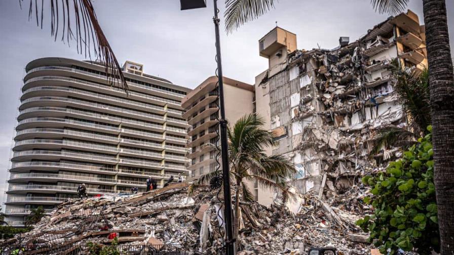 Evacúan edificio en Florida por defectos estructurales Evacúan edificio en Florida por defectos estructurales