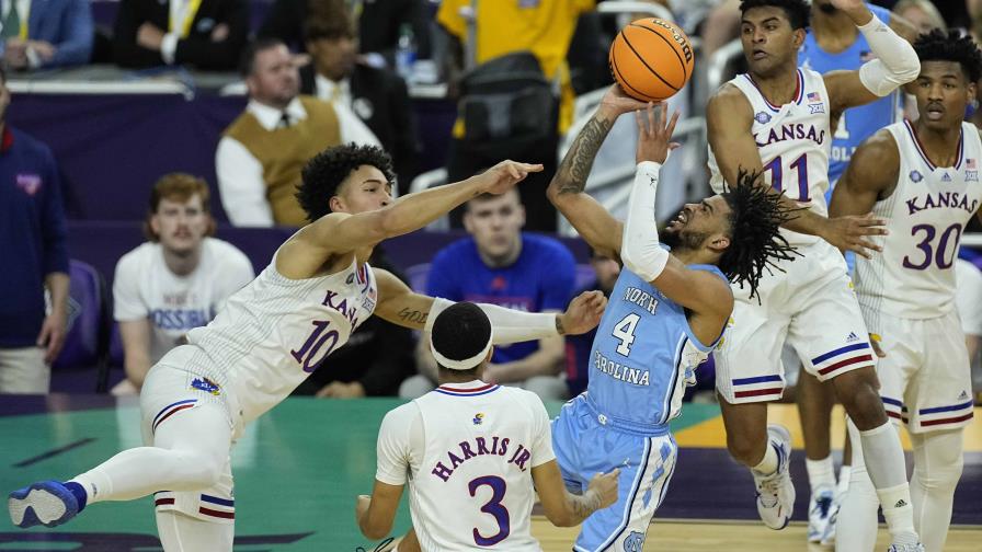 Kansas remonta ante Carolina del Norte y se corona en la NCAA