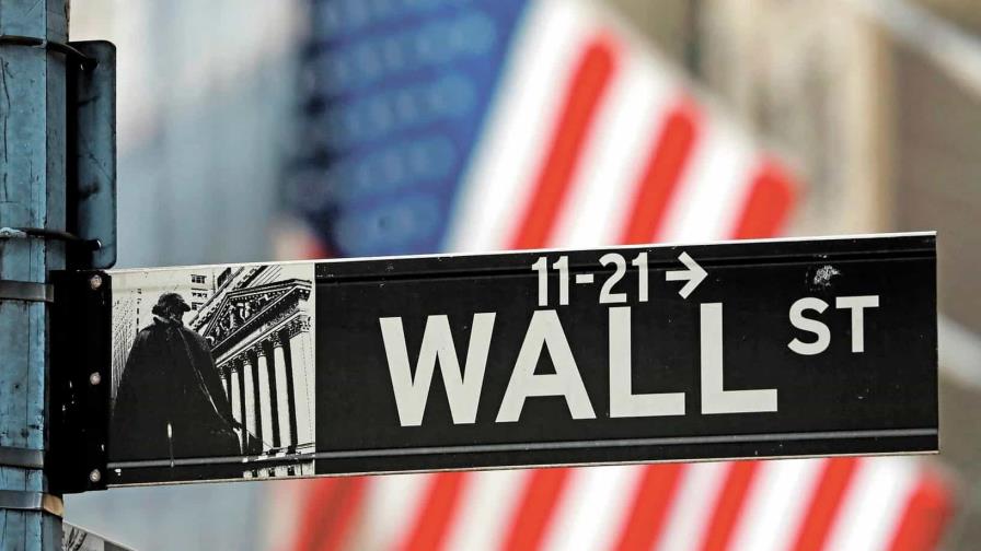 Wall Street se orienta a la baja tras repunte de tecnológicas el lunes