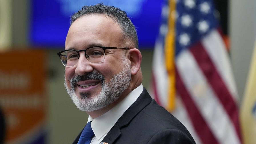 Biden planea ampliar moratoria en créditos estudiantiles