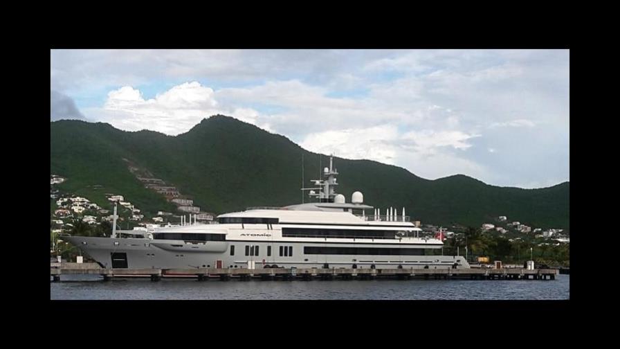 El lujoso yate Atomic está anclado en Casa de Campo El lujoso yate Atomic está anclado en Casa de Campo