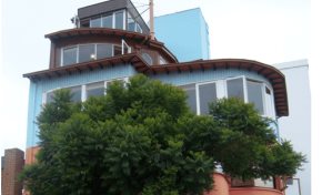 La Fundación Neruda lanza un SOS para mantener las casas del poeta