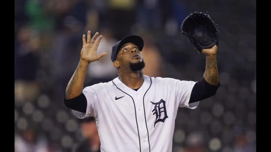 José Cisnero iniciará la temporada en lista de lesionados