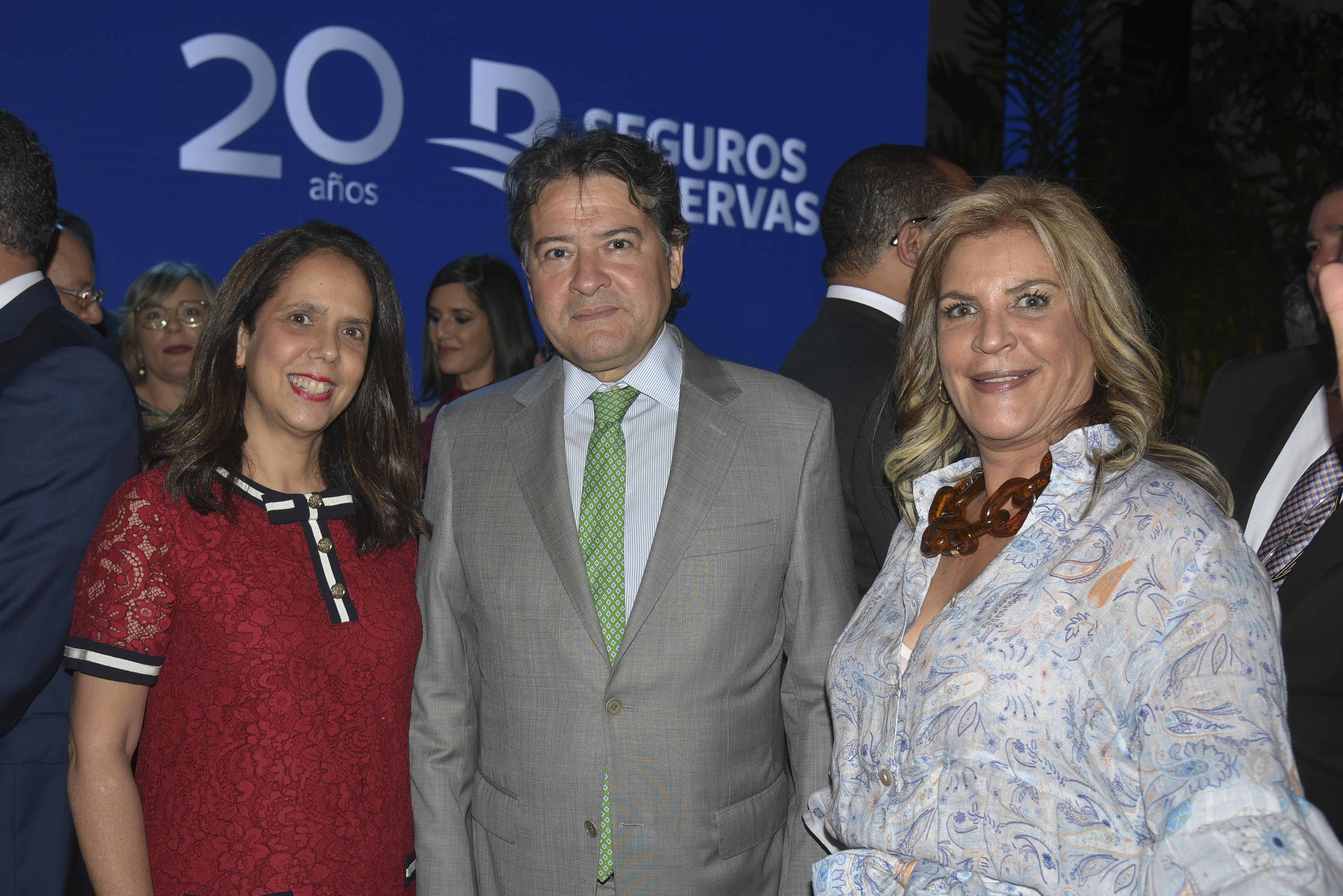 Maribel Bellapart, Praxedes Castillo y Emma Ginebra.