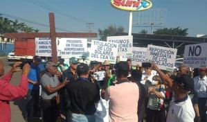 Realizan viacrucis para exigir reposición de técnicos agropecuarios cancelados