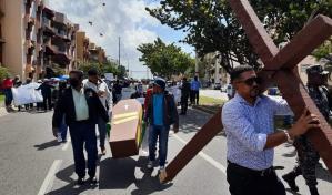 Agropecuarios marchan hasta el Palacio Nacional en reclamo de reposición de técnicos y otras reivindicaciones