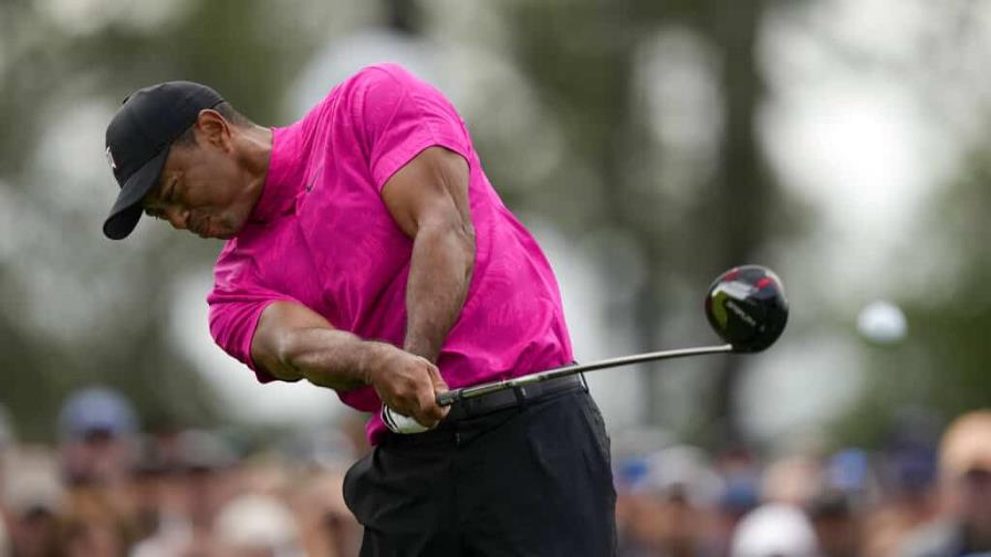 Tiger Woods da golpe de salida del Masters en su asombroso regreso al golf