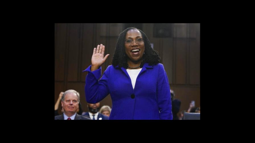 Ketanji Brown Jackson se convierte en la primera mujer negra en la Corte Suprema de EEUU