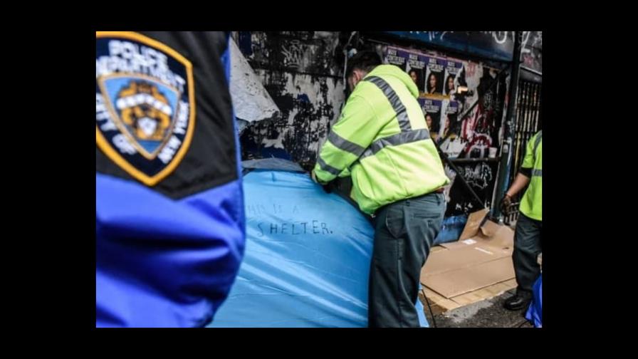 Alcalde de Nueva York empeñado en desmontar campamentos de personas sin hogar