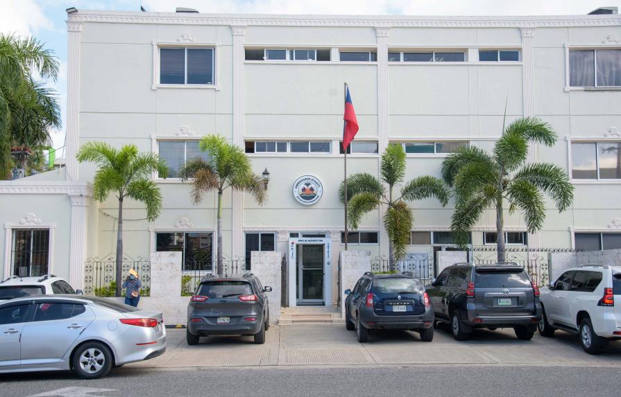 Embajada de Haití recibió 206 pasaportes con visas para estudiantes