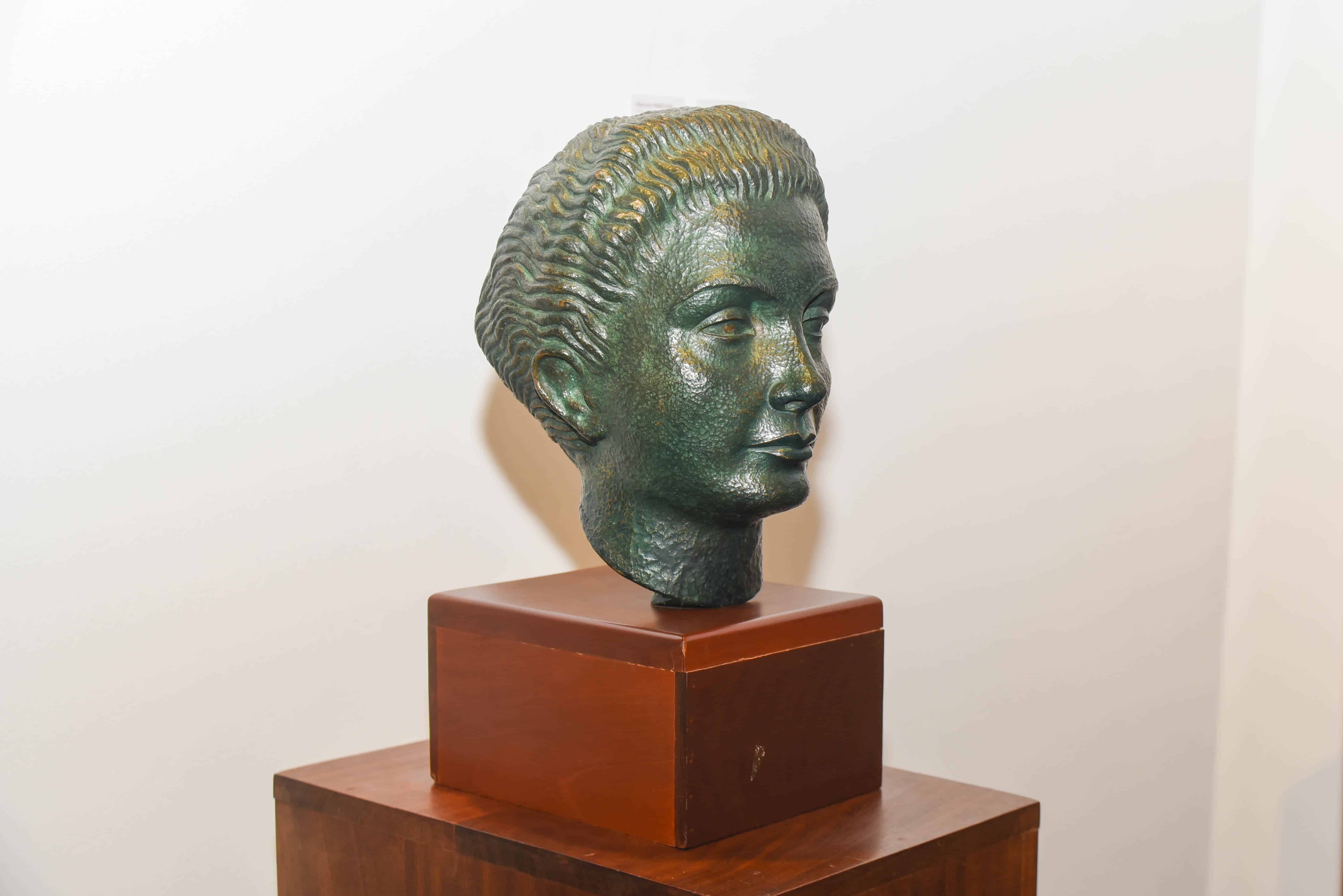 Salomé Ureña de Henríquez, obra de Manolo Pascual.