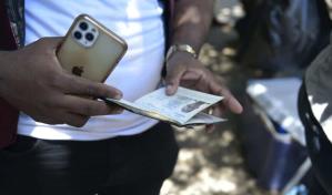 Finalmente entregan pasaportes con visas a estudiantes haitianos 