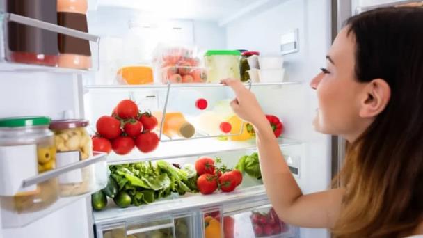 La comida caliente siempre hay que guardarla en la heladera: los