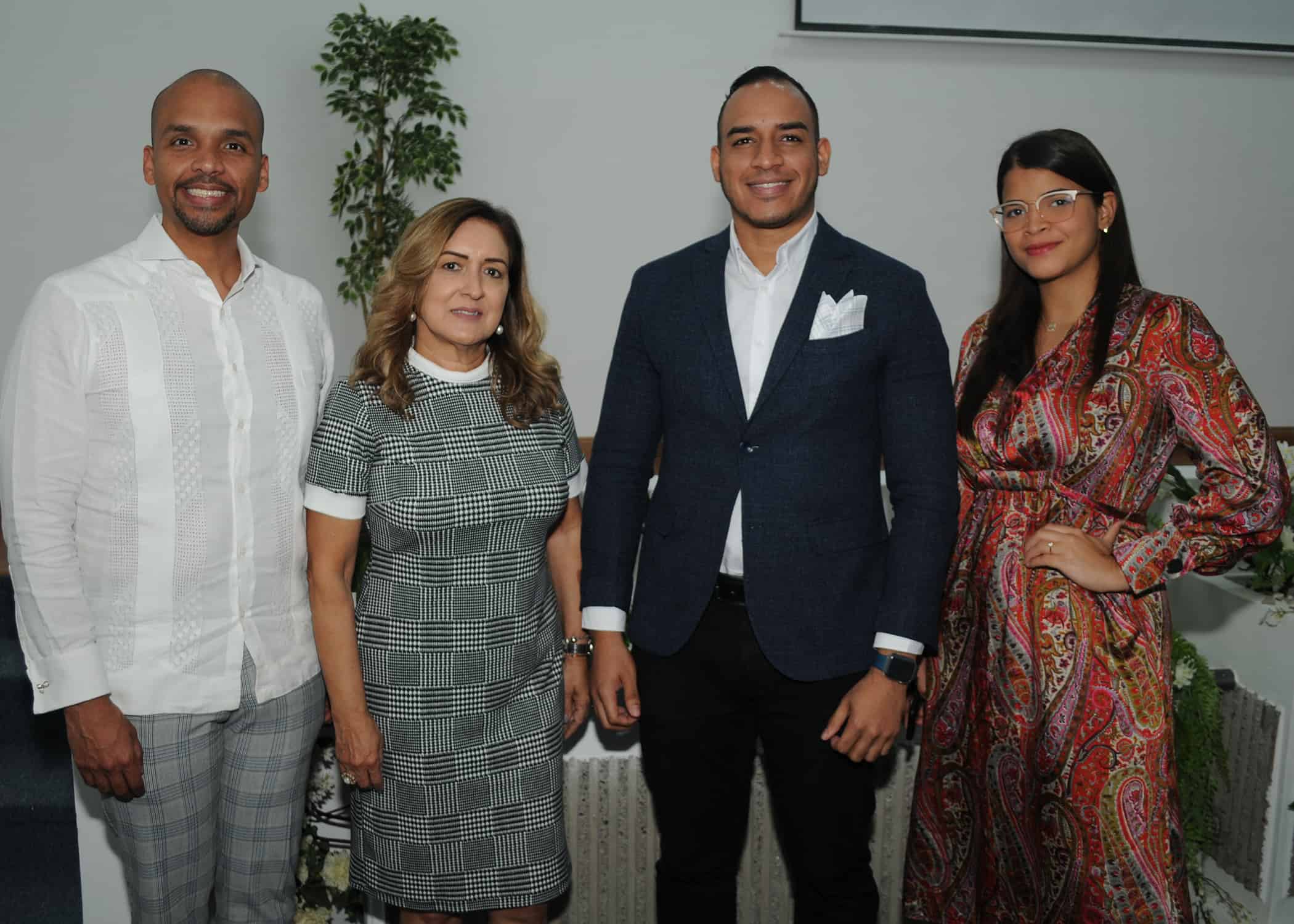 Pablo García, Noris Rojas, Misael Mireles e Irene Mireles.