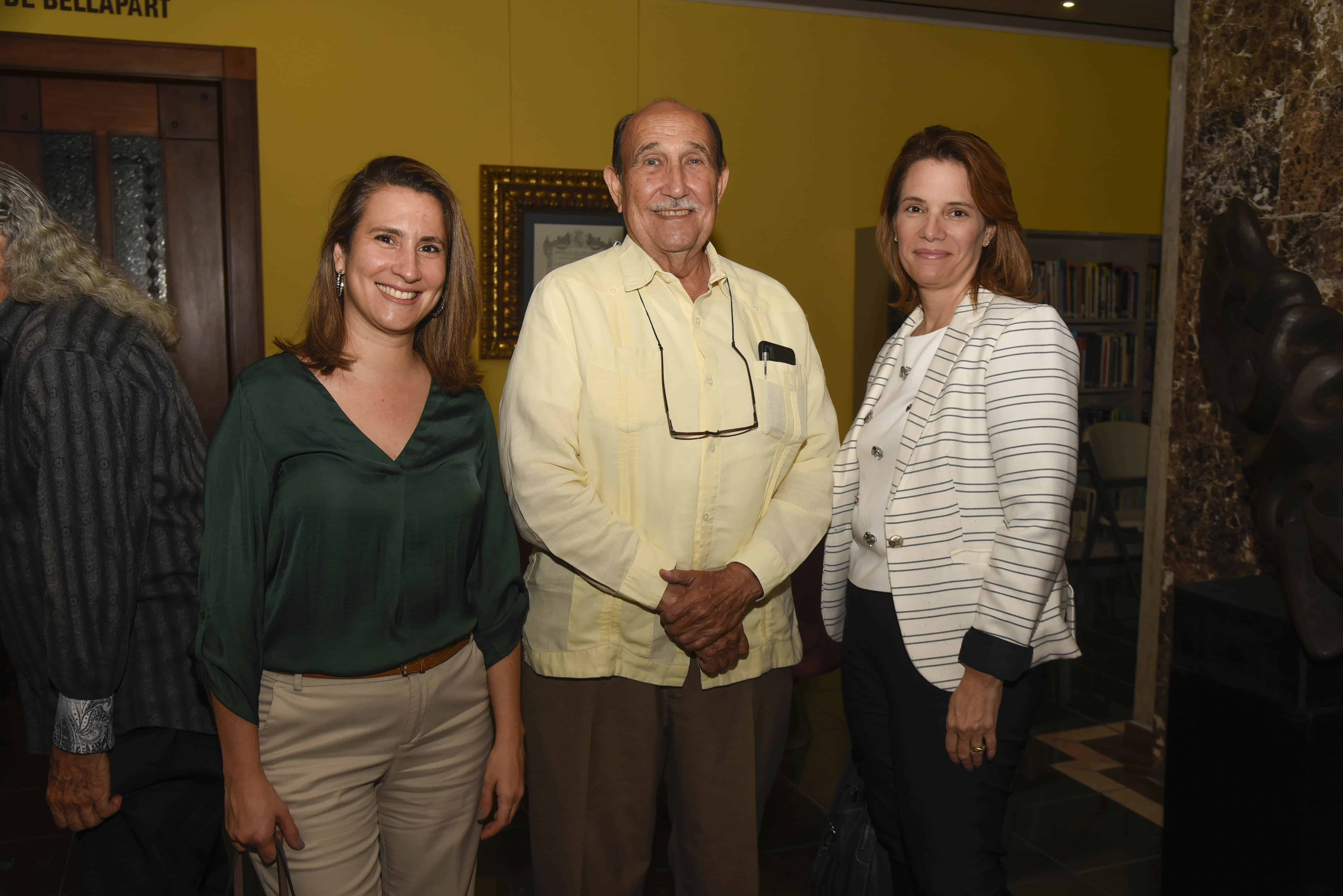 Claudia Hernández, Tony Fondeur y Elaine Sosa.