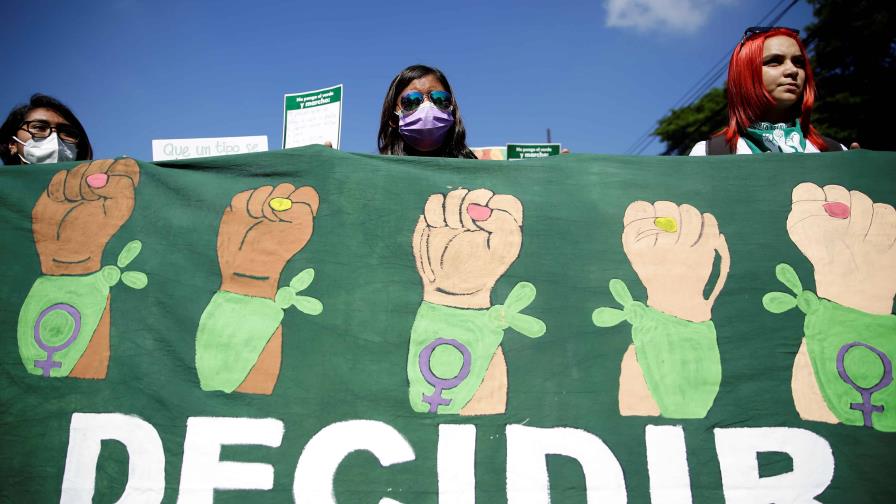 Dejan en libertad a salvadoreña condenada por homicidio por supuesto aborto