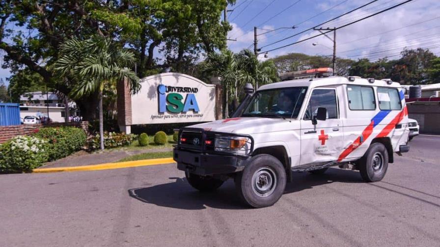 Hombre intenta matar a su expareja y se suicida en universidad de Santiago