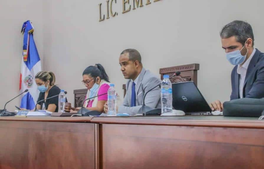 Al cenro el presidente de los regidores , Elías Reynoso.