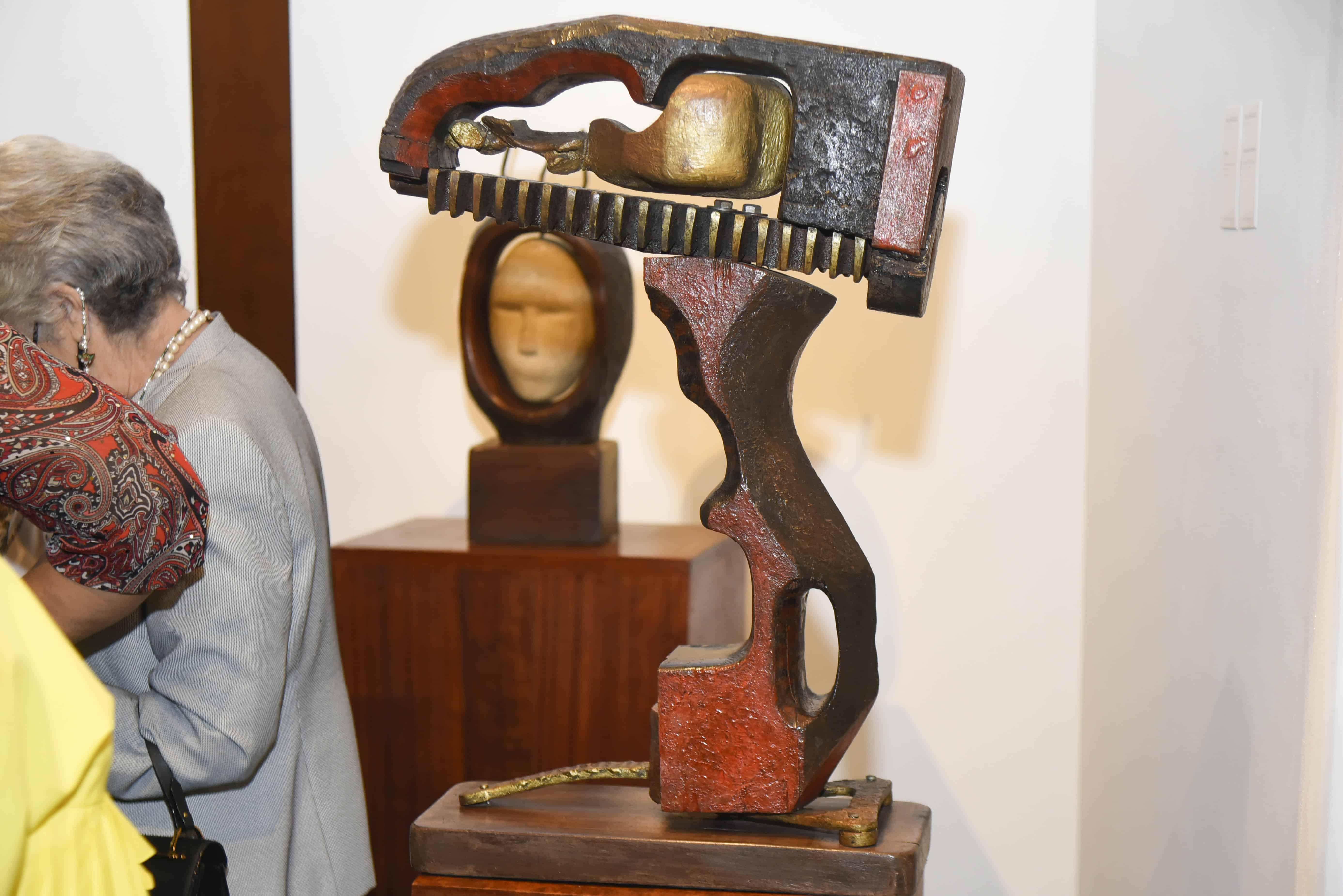 Cabeza de rinoceronte, obra de Manolo Pascual.