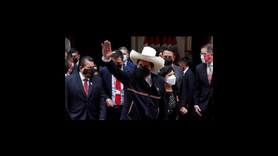 Castillo se despliega en Perú para apaciguar la crisis política Castillo se despliega en Perú para apaciguar la crisis política