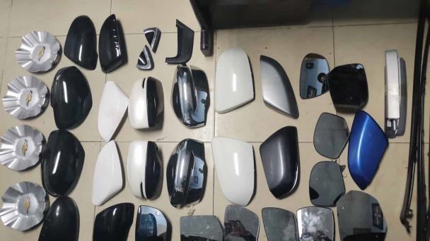 Robo de accesorios de vehículos a la orden del día, PN apresa integrantes de banda