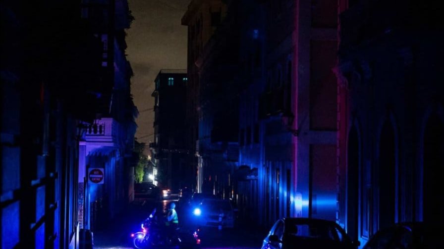 La mitad de Puerto Rico sigue sin luz dos días después del apagón general