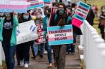 Alabama aprueba una ley que criminaliza la transición de género en menores Alabama aprueba una ley que criminaliza la transición de género en menores