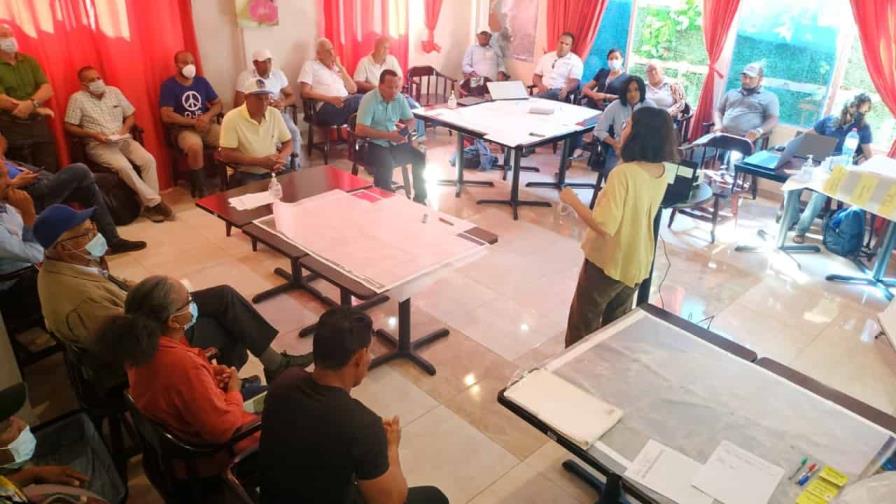 Evalúan la vulnerabilidad de los ecosistemas costeros en Montecristi